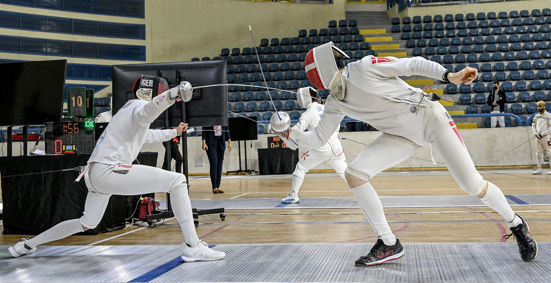 Conrad fægter imod Lukas Bellmann fra Tyskland som Conrad vinder 5-1 (foto: FIE)